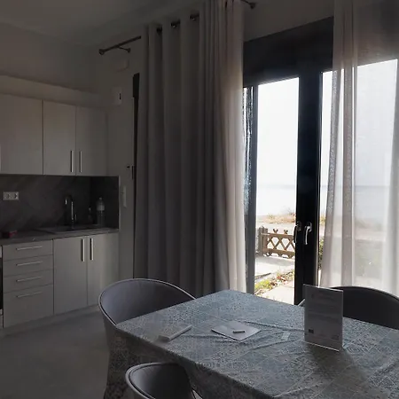 Melissinos Beachfront Apartments Komi  Esterno foto